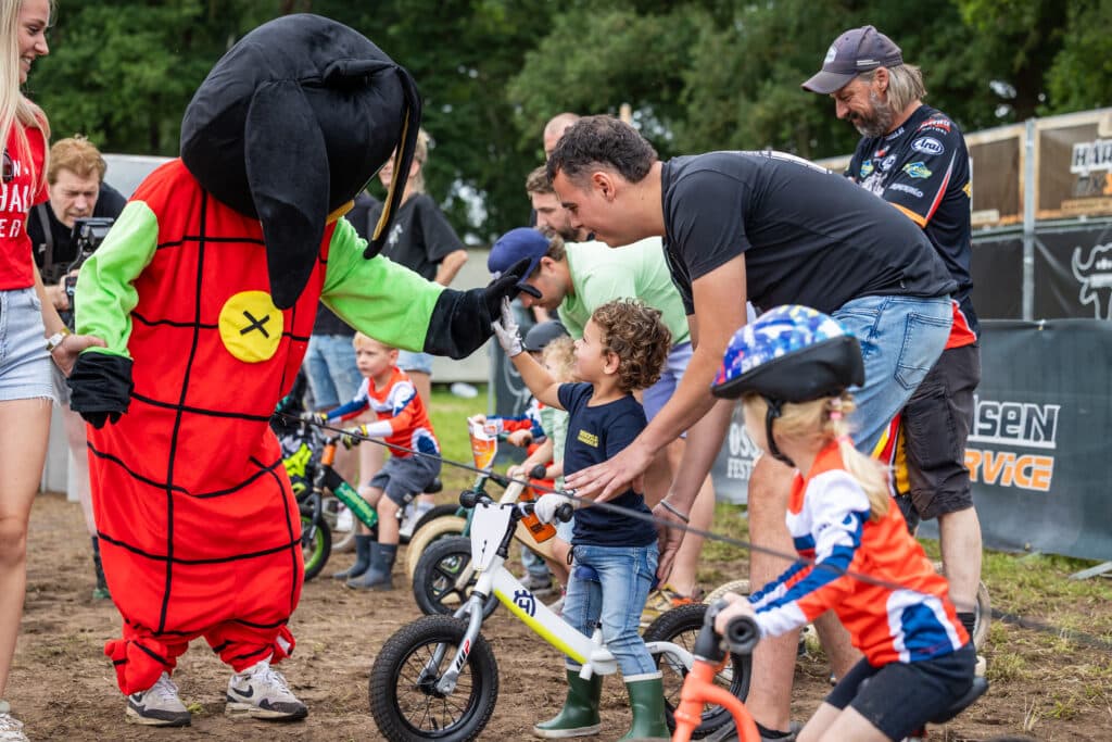 kids cross 2025